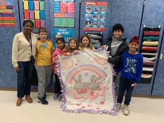 students making no sew blankets