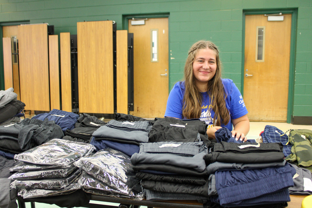 high school student organizes pants