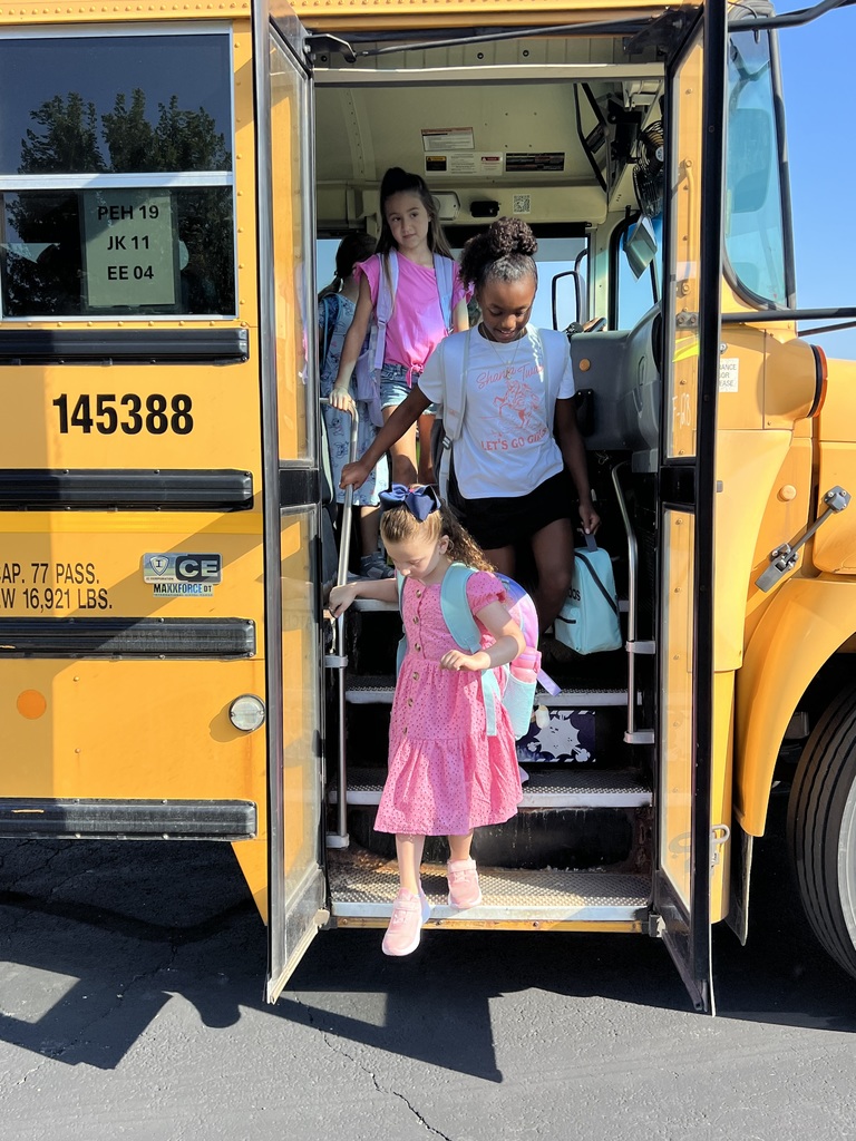 kids getting off of bus