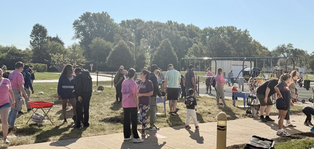 BMLC students and families outside for Fall Familly Picnic