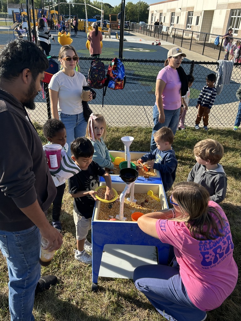 BMLC students and families outside for Fall Familly Picnic