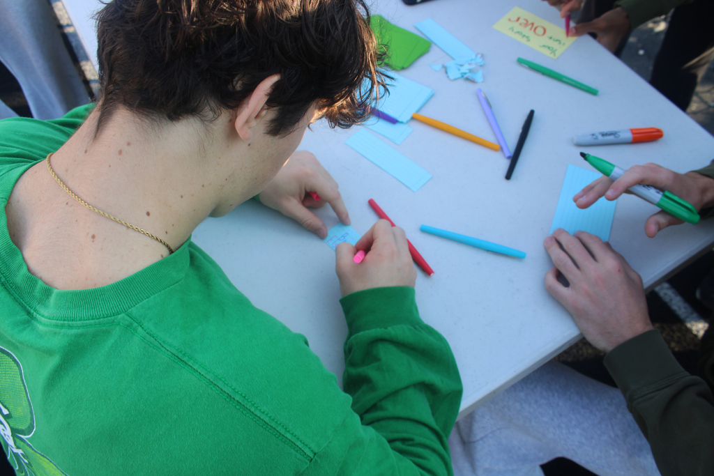 student signing positive notes