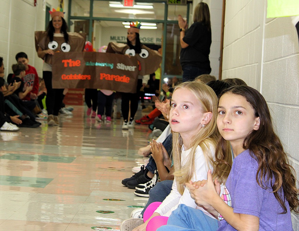 BMLC preschoolers Thanksgiving parade at Ridge ES