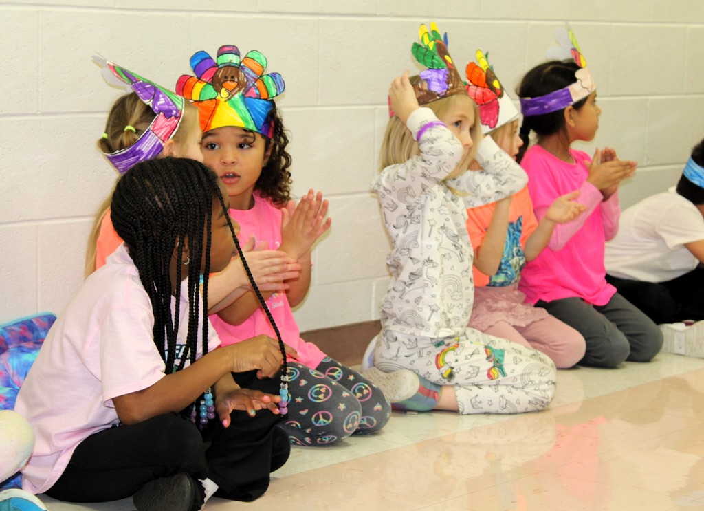 BMLC preschoolers Thanksgiving parade at Ridge ES