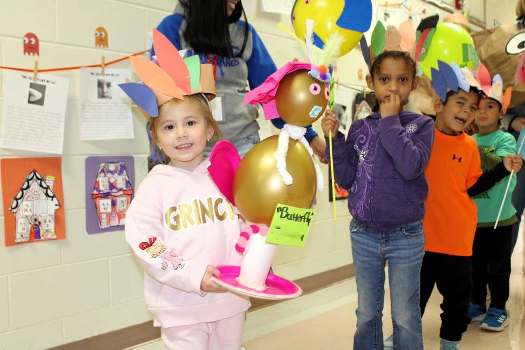 BMLC preschoolers Thanksgiving parade at Ridge ES