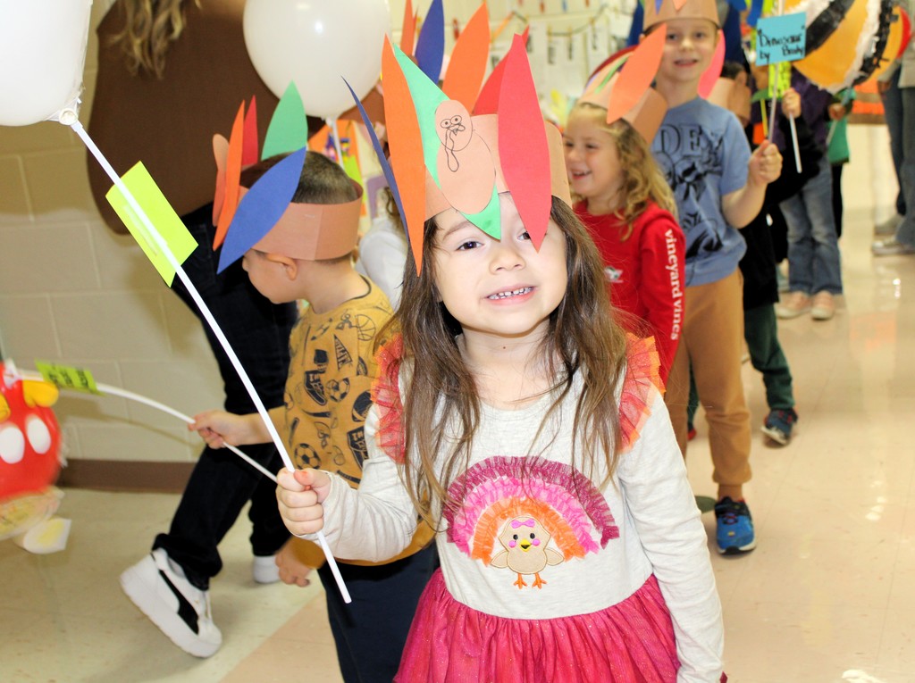 BMLC preschoolers Thanksgiving parade at Ridge ES