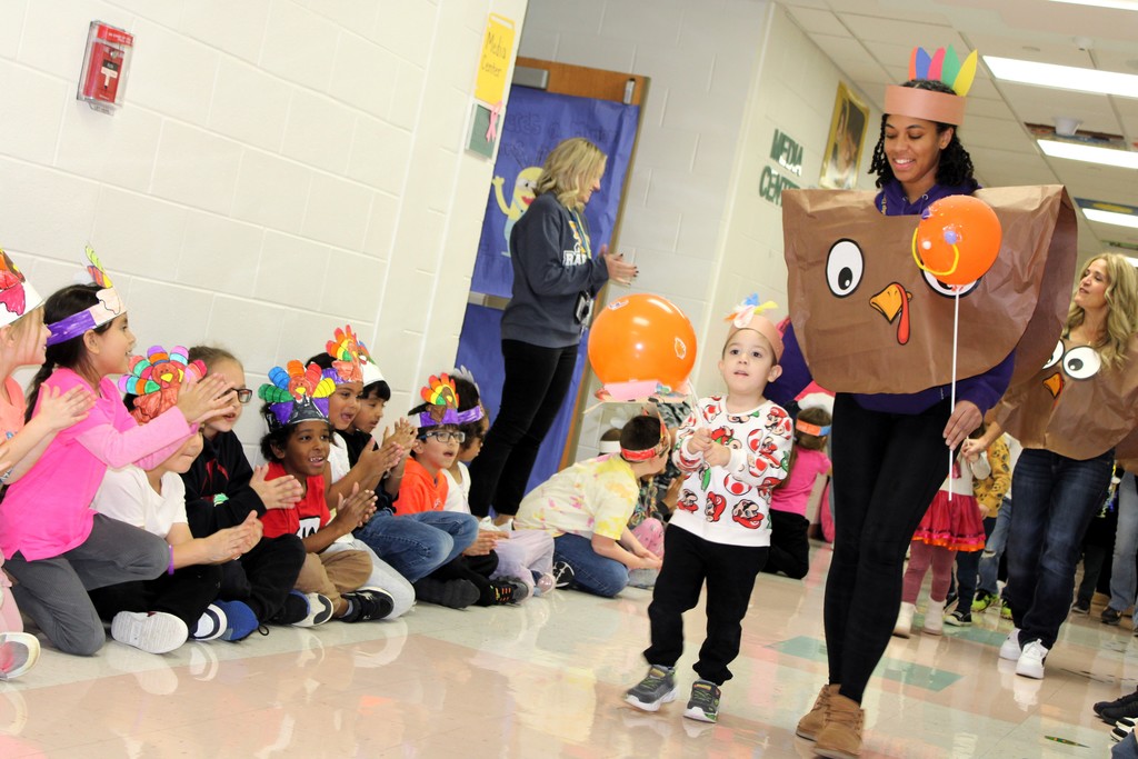 BMLC preschoolers Thanksgiving parade at Ridge ES