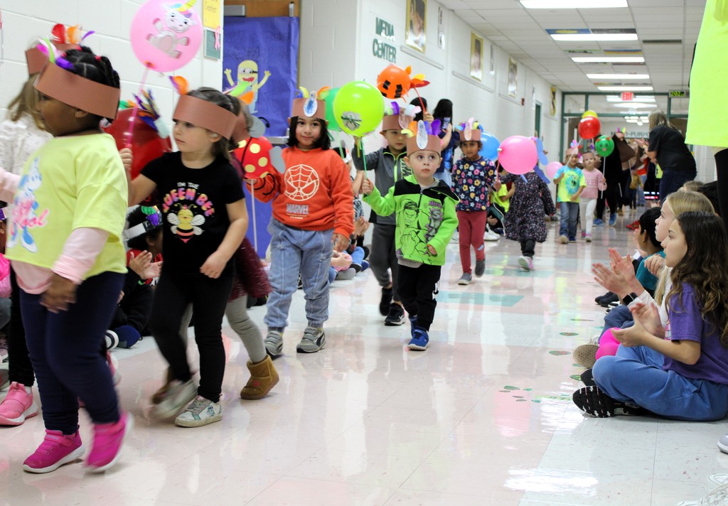 BMLC preschoolers Thanksgiving parade at Ridge ES