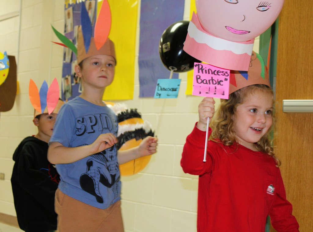 BMLC preschoolers Thanksgiving parade at Ridge ES