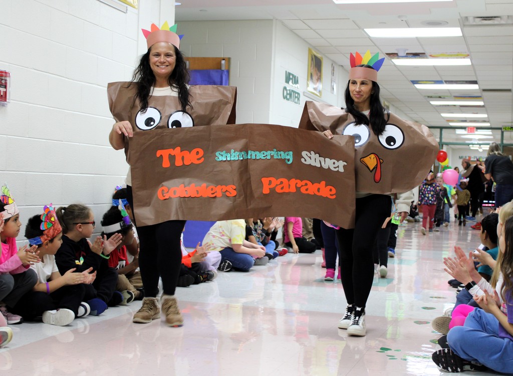 BMLC preschoolers Thanksgiving parade at Ridge ES