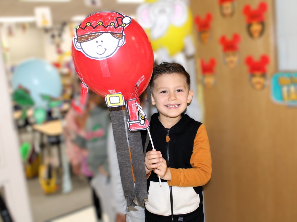 Lincoln ES kindergarteners walk halls for Thanksgiving parade