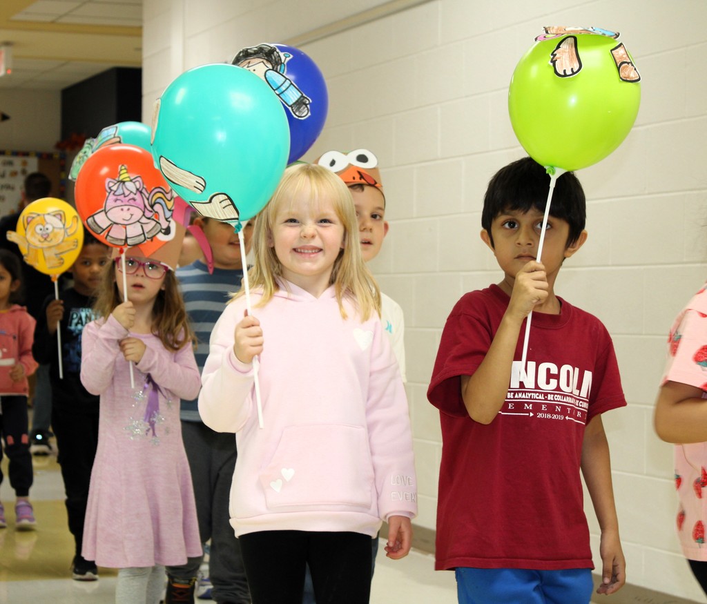 Lincoln ES kindergarteners walk halls for Thanksgiving parade