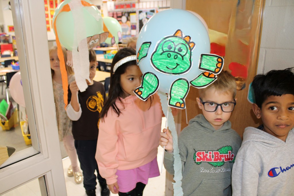 Lincoln ES kindergarteners walk halls for Thanksgiving parade