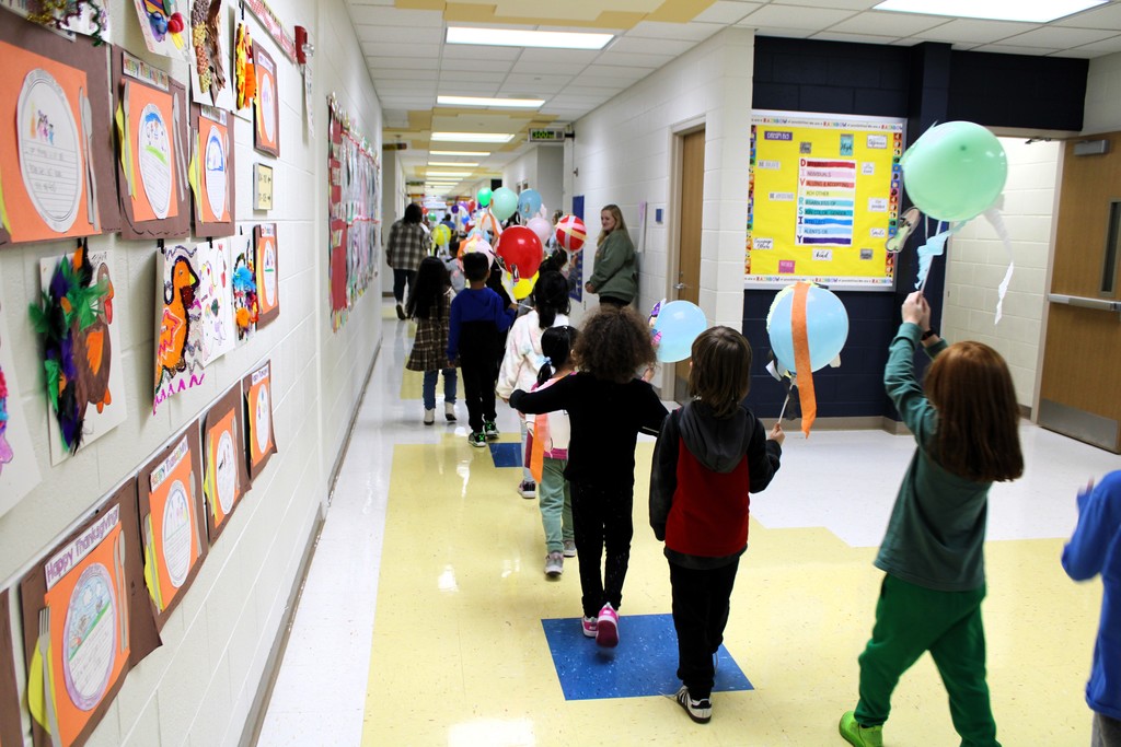 Lincoln ES kindergarteners walk halls for Thanksgiving parade
