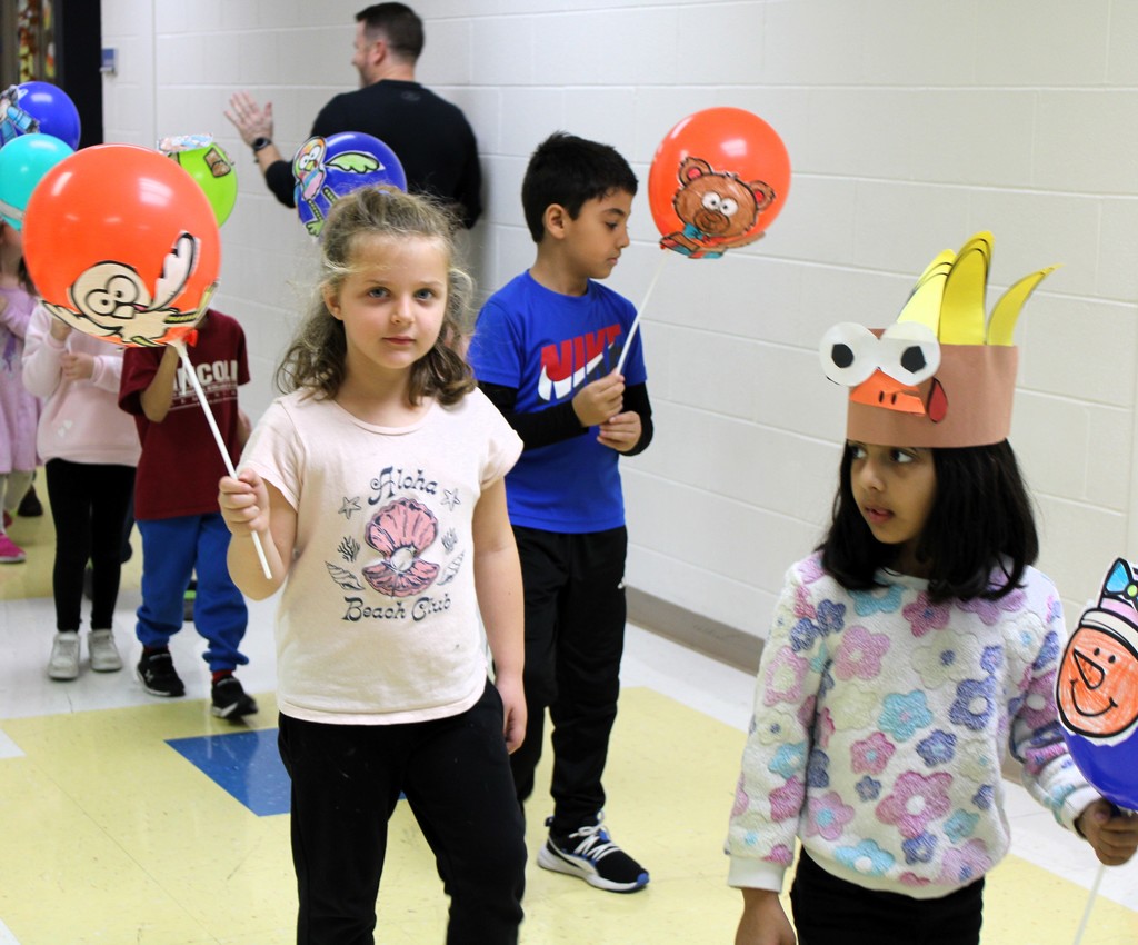 Lincoln ES kindergarteners walk halls for Thanksgiving parade