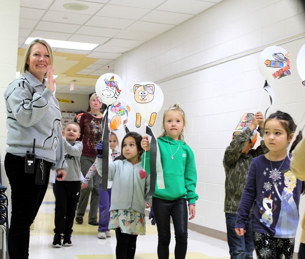 Lincoln ES kindergarteners walk halls for Thanksgiving parade