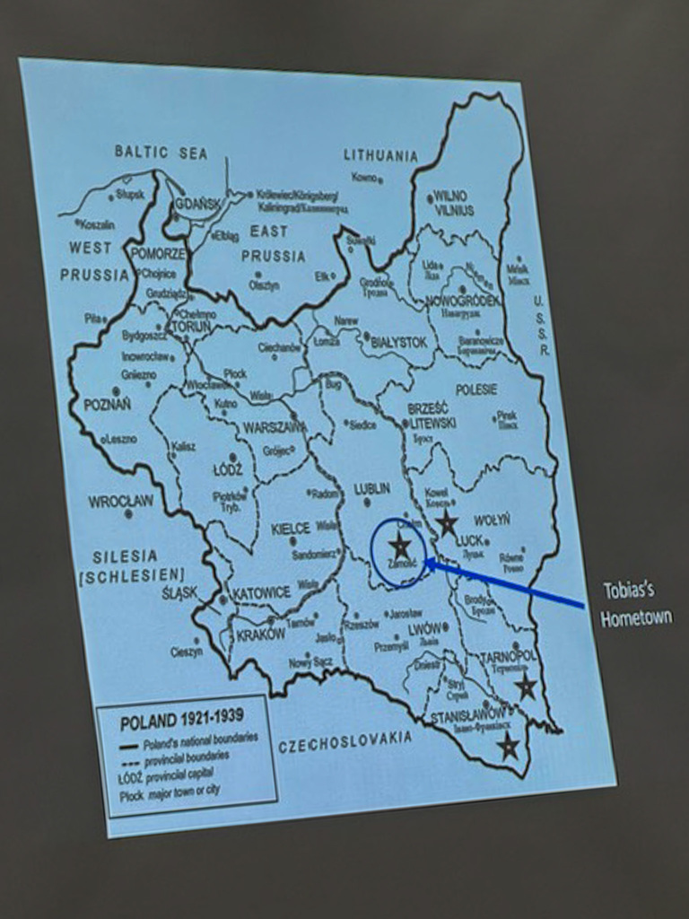 a black and white map of Poland from 1921 to 1939