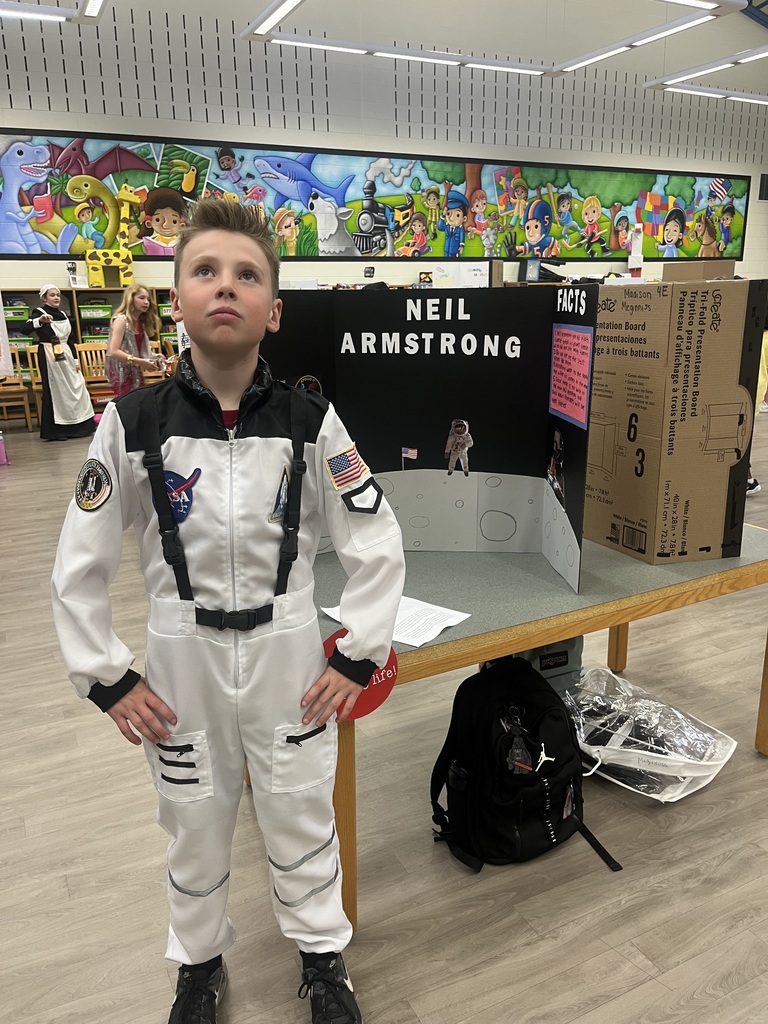 Eichelber ES students portraying their influencial person at the wax museum