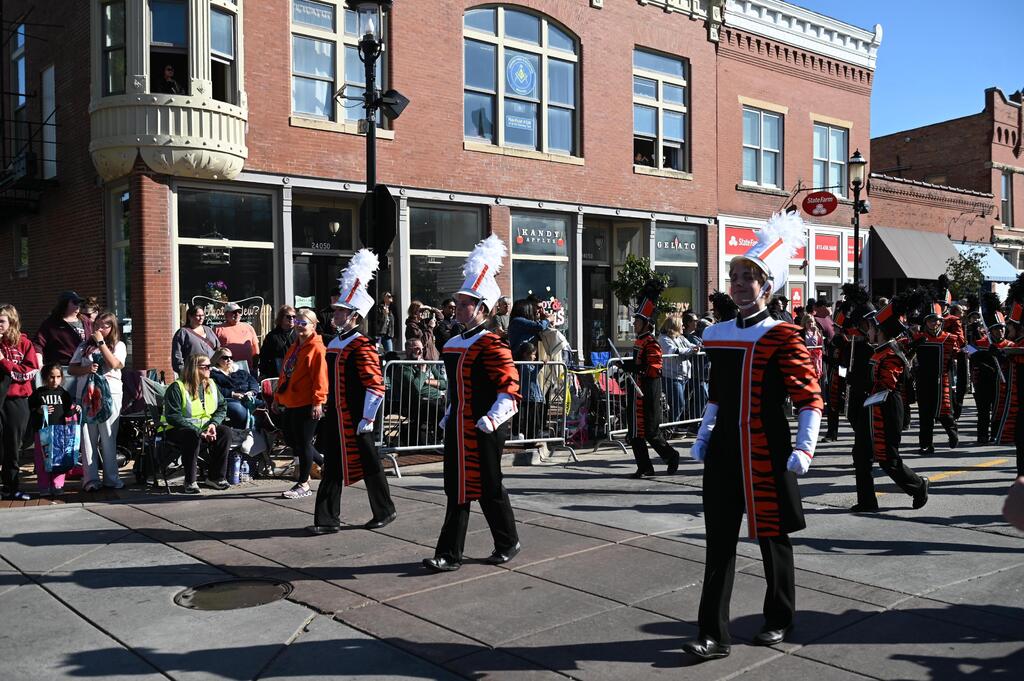 PEHS band cheer and dance marching in the parade
