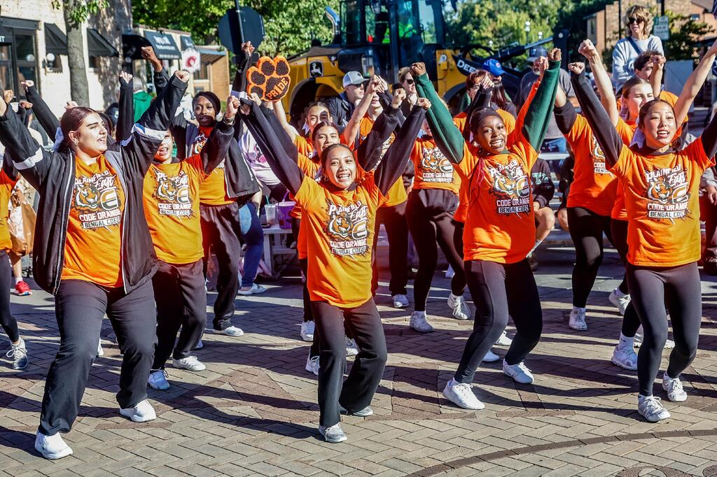 PEHS band cheer and dance marching in the parade