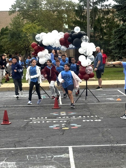 Meadow View ES students outside at the fun run