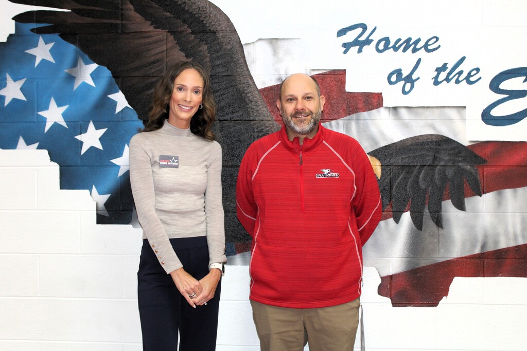IL State Rep Jessica Dixon Heitman and principal Tom Novinski pose for a picture in front of the mural