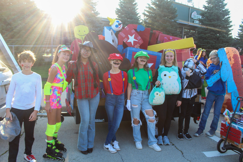 students in homecoming parade