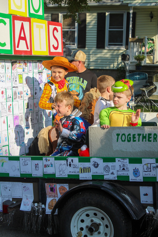 students in homecoming parade