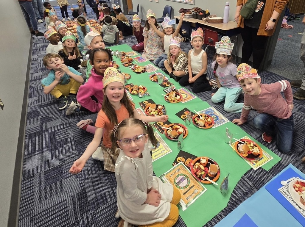 Kindergarten students celebrating Thanksgiving