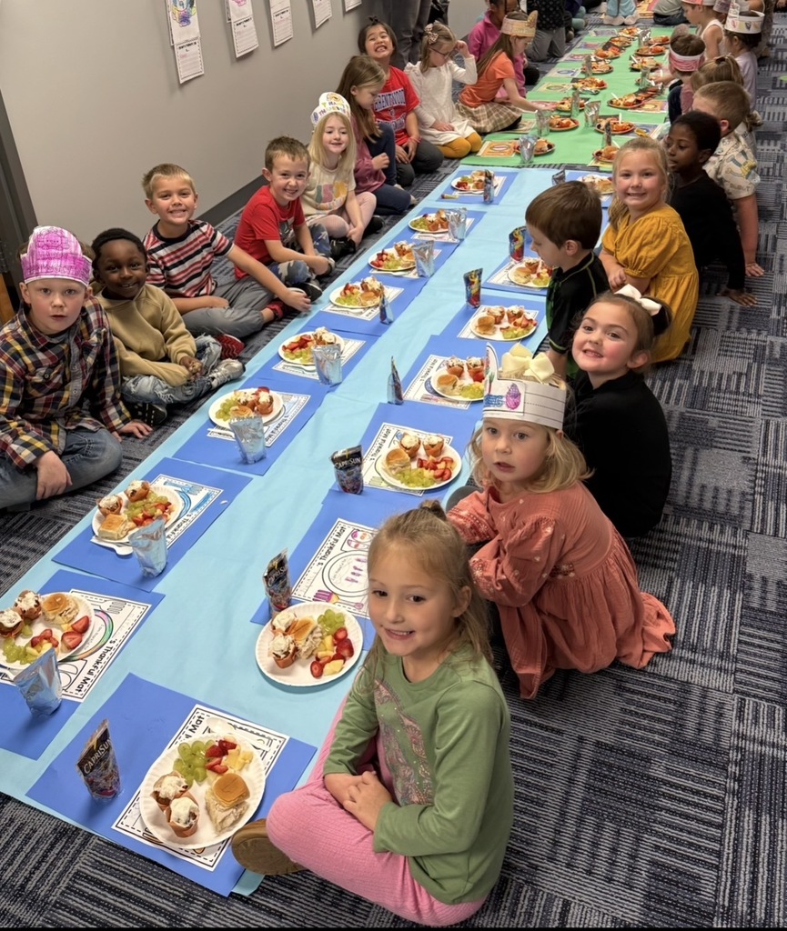 Kindergarten students celebrating Thanksgiving