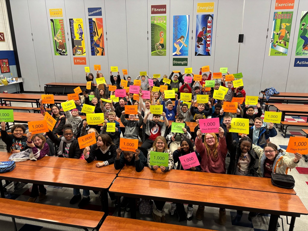 5th graders posing for 1000 days brighter