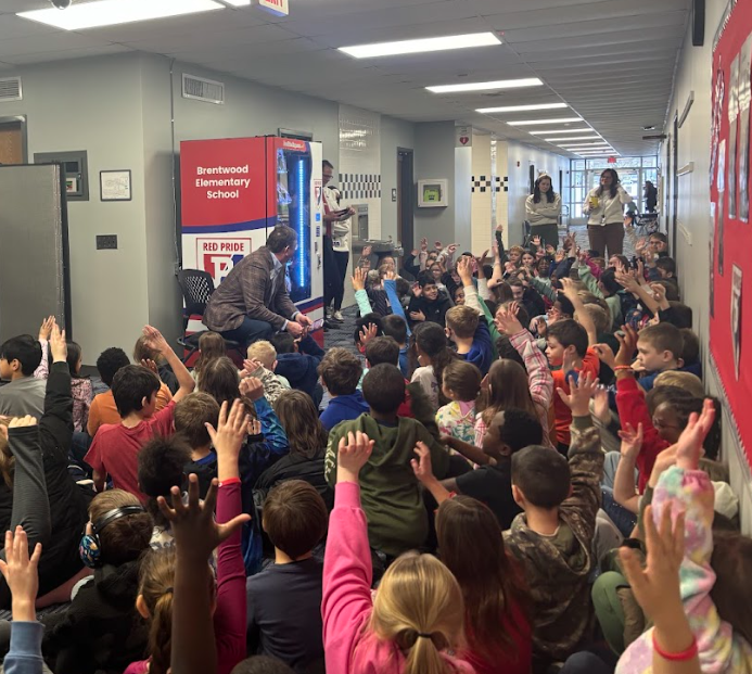 Everett Deken talking to students about book vending machine