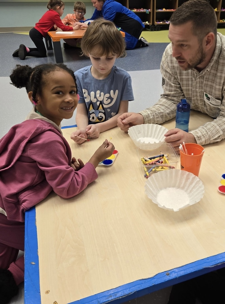 kindergarten students mixing paint