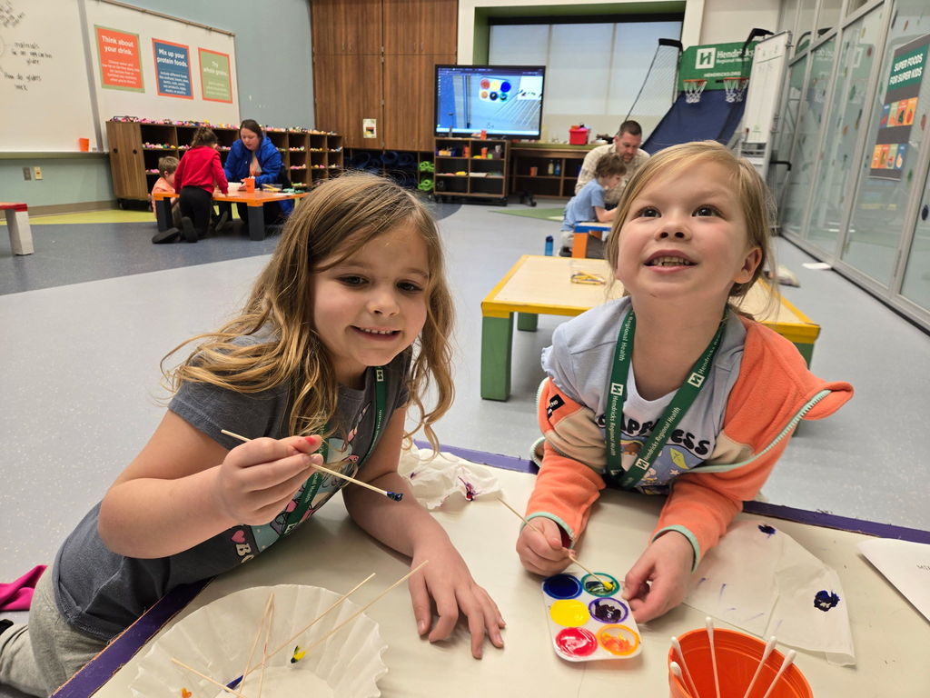 kindergarten students mixing paint