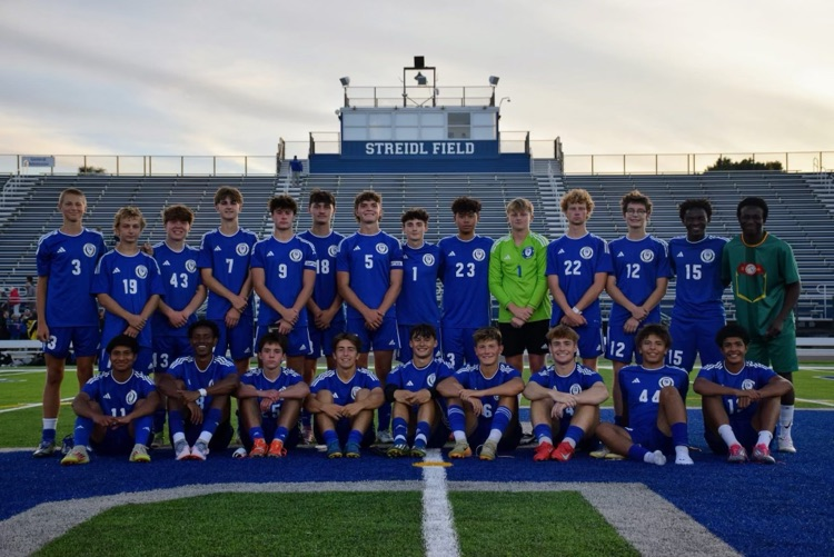 picture of varsity soccer team