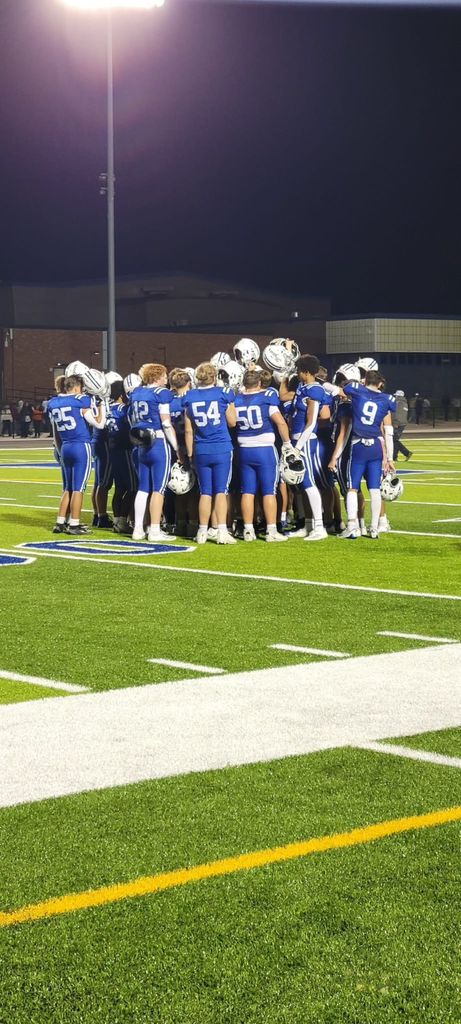picture of varsity football team in a huddle
