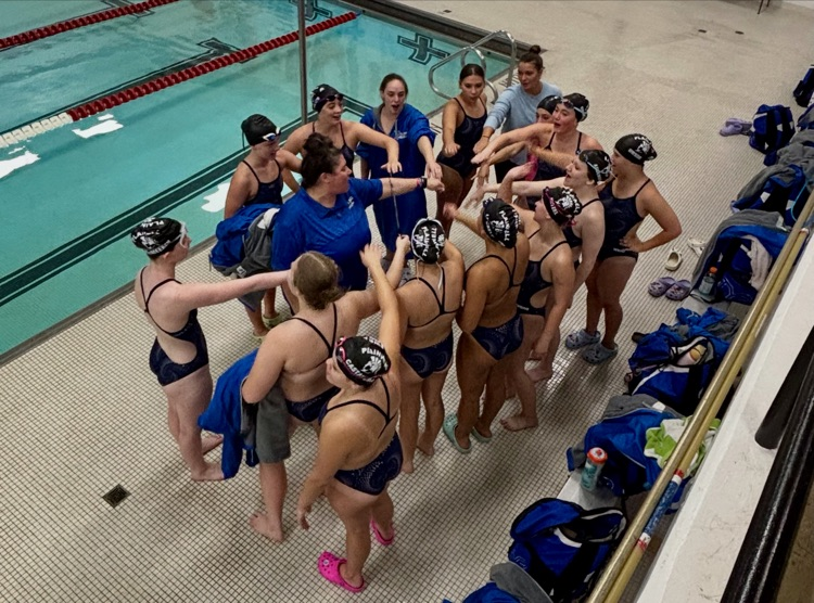 picture of Trojan swim and dive team in a huddle 