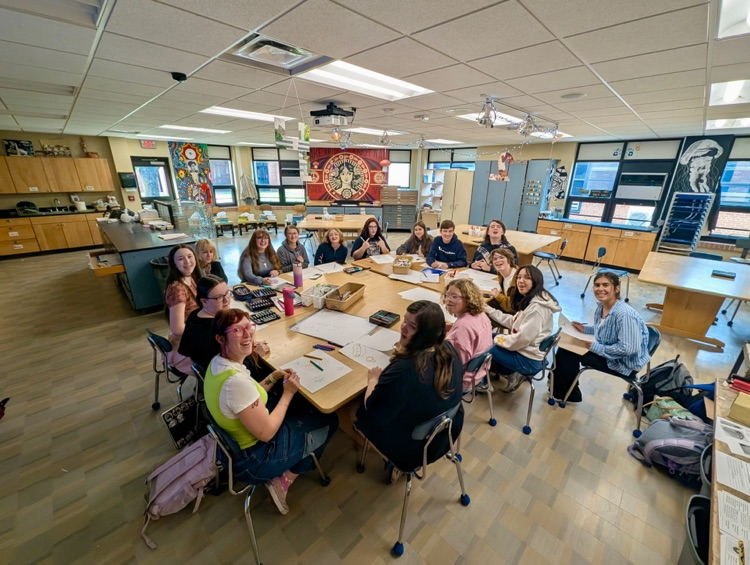 picture of group of art club students at phs 