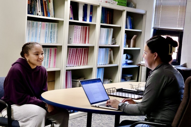 picture of phs counselor meeting with a student 