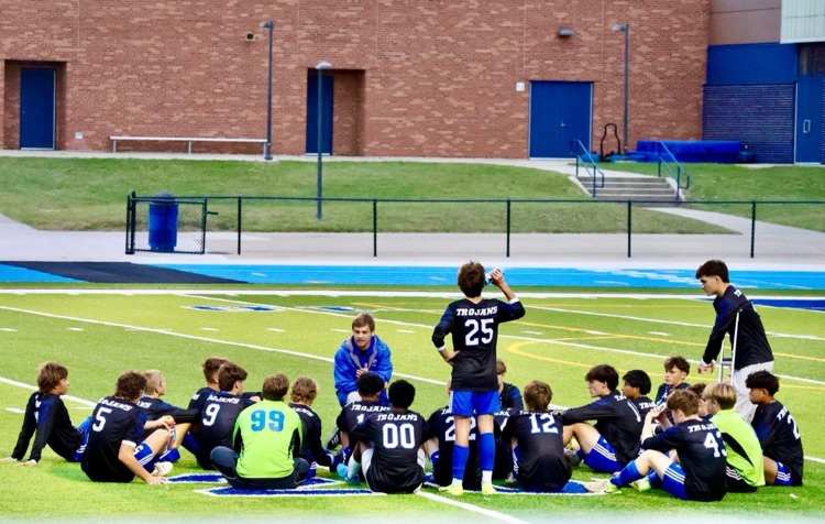 picture of soccer team in a huddle during halftime of game 