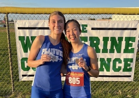 picture of two cross country runners