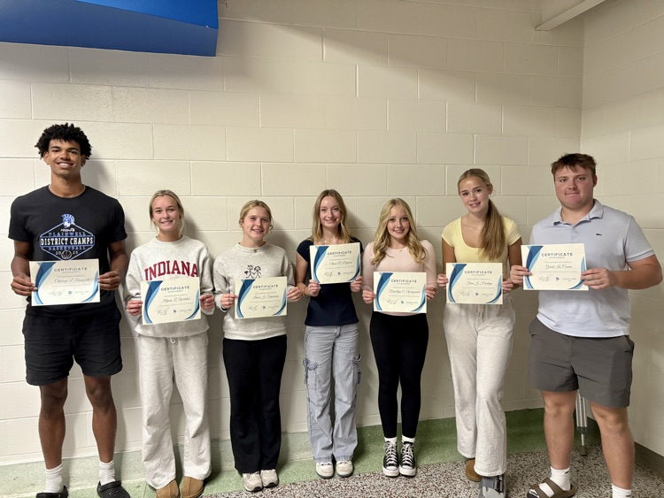 picture of phs students holding award certificates