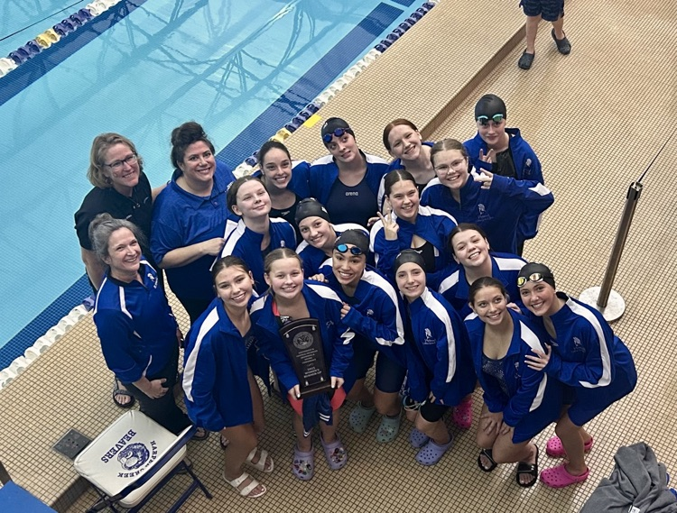 picture of girls swim and dive team 