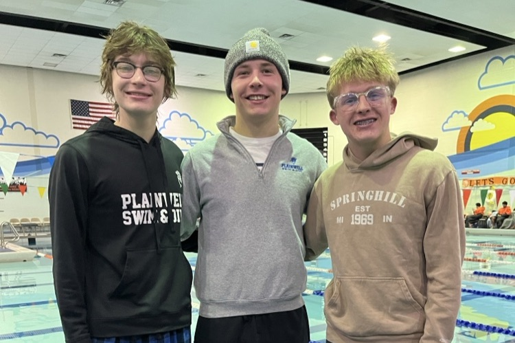 picture of three plainwell divers at a competition 