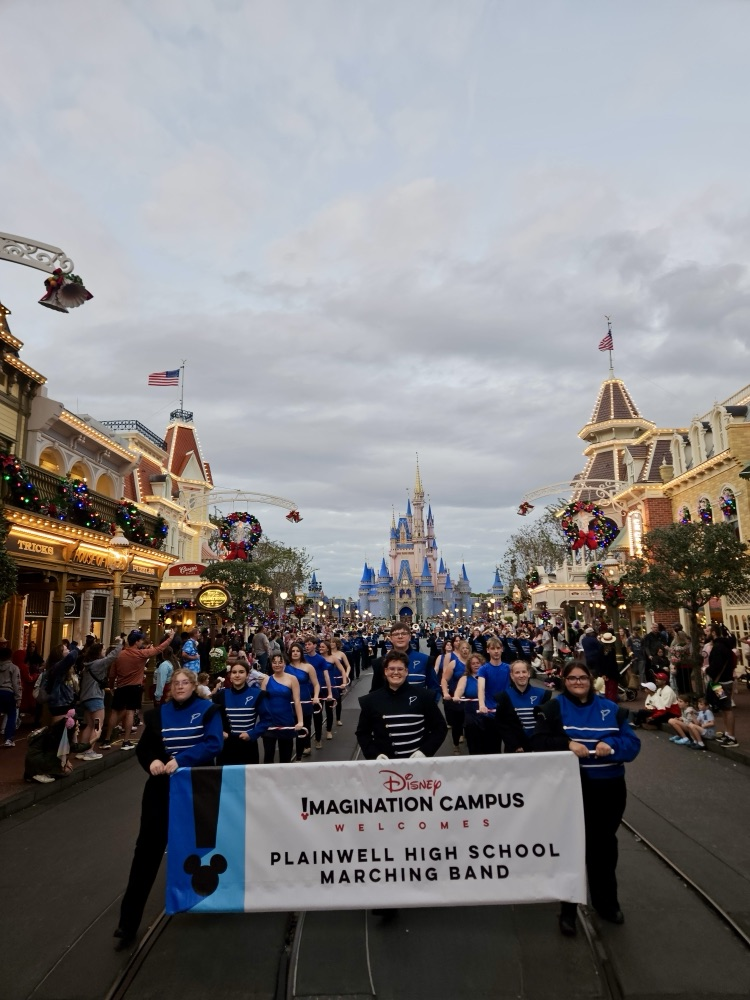 picture of phs band marching jn a parade in magic kingdom 