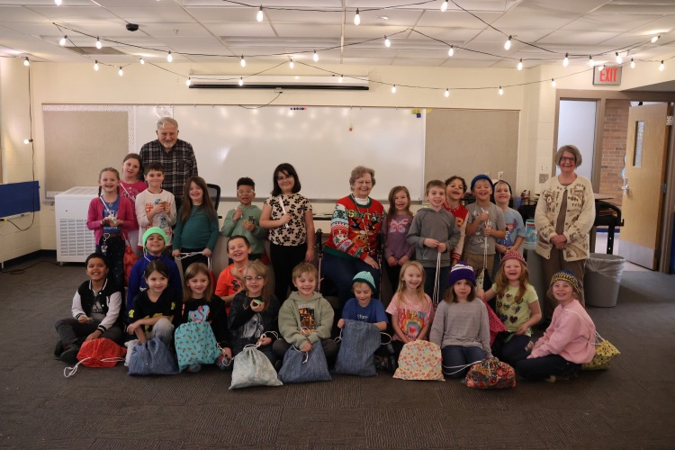 group picture of students from Starr elementary with holiday gift bags 