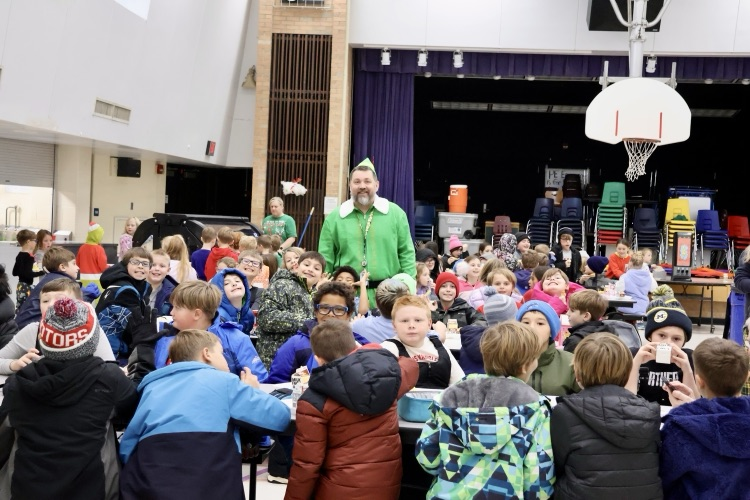 picture of Gilkey students with “buddy the elf"