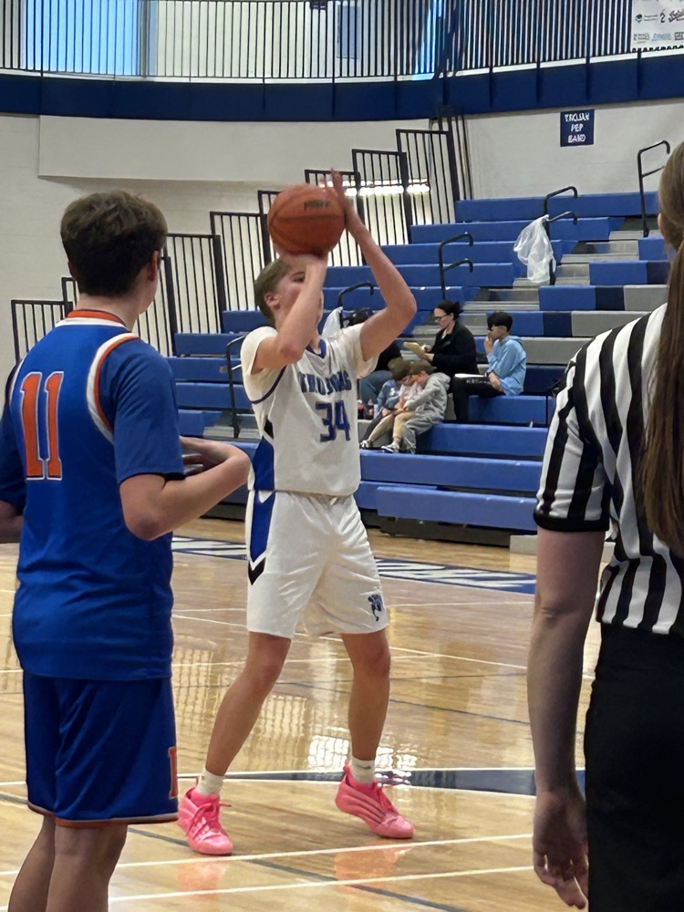 picture of phs boys basketball player in a game 