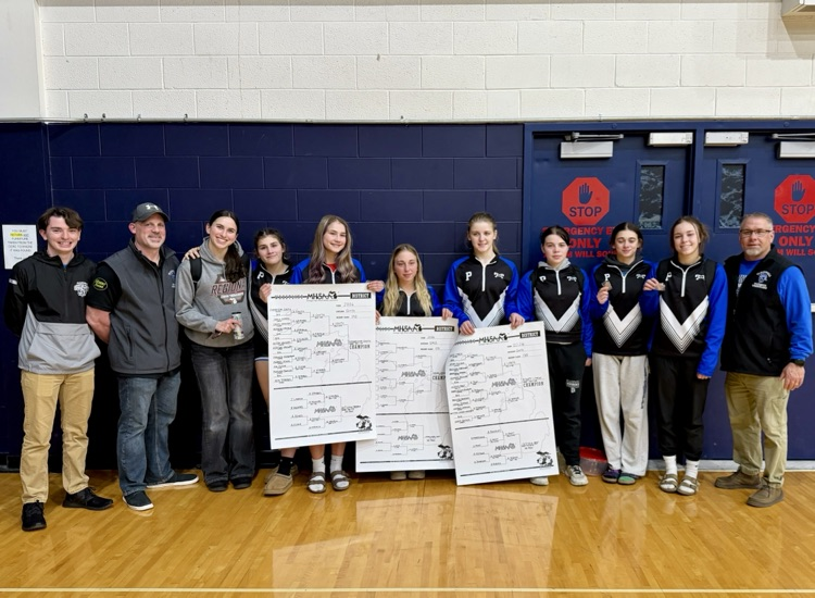 picture of women’s wrestling team at districts