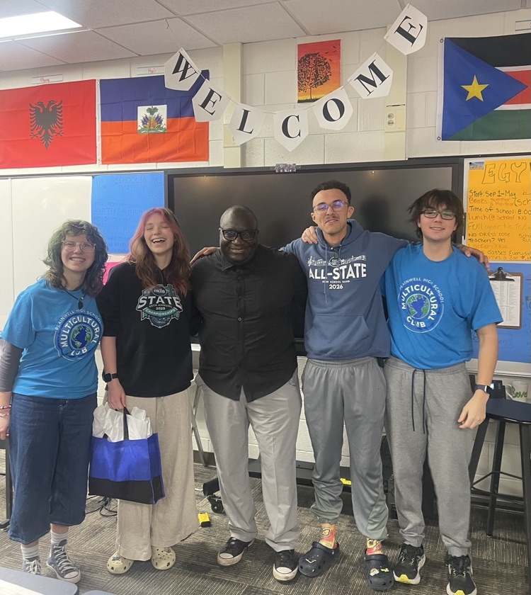 picture of 4 students from the multicultural club with a guest speaker